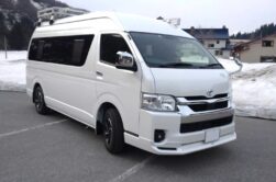 TOYOTA HIACE H200をキャンピング架装しました。