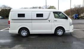 TOYOTA HIACE H200をキャンピング架装しました。