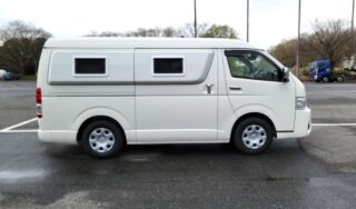 TOYOTA HIACE H200をキャンピング架装しました。