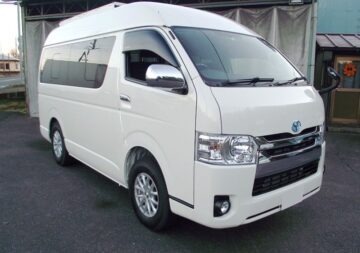 TOYOTA HIACE H200をキャンピング架装しました。