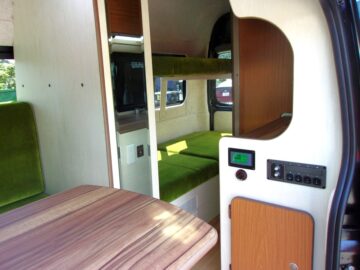 「Luceat Narrow」（ルーチェットナロー）　TOYOTA HIACE H200をキャンピング架装しました。