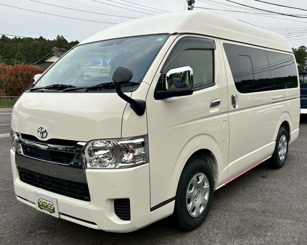 取り回し抜群なナローボディのハイエースキャンパー、FRP製防水パンが自慢の一台を製作させて頂きました。